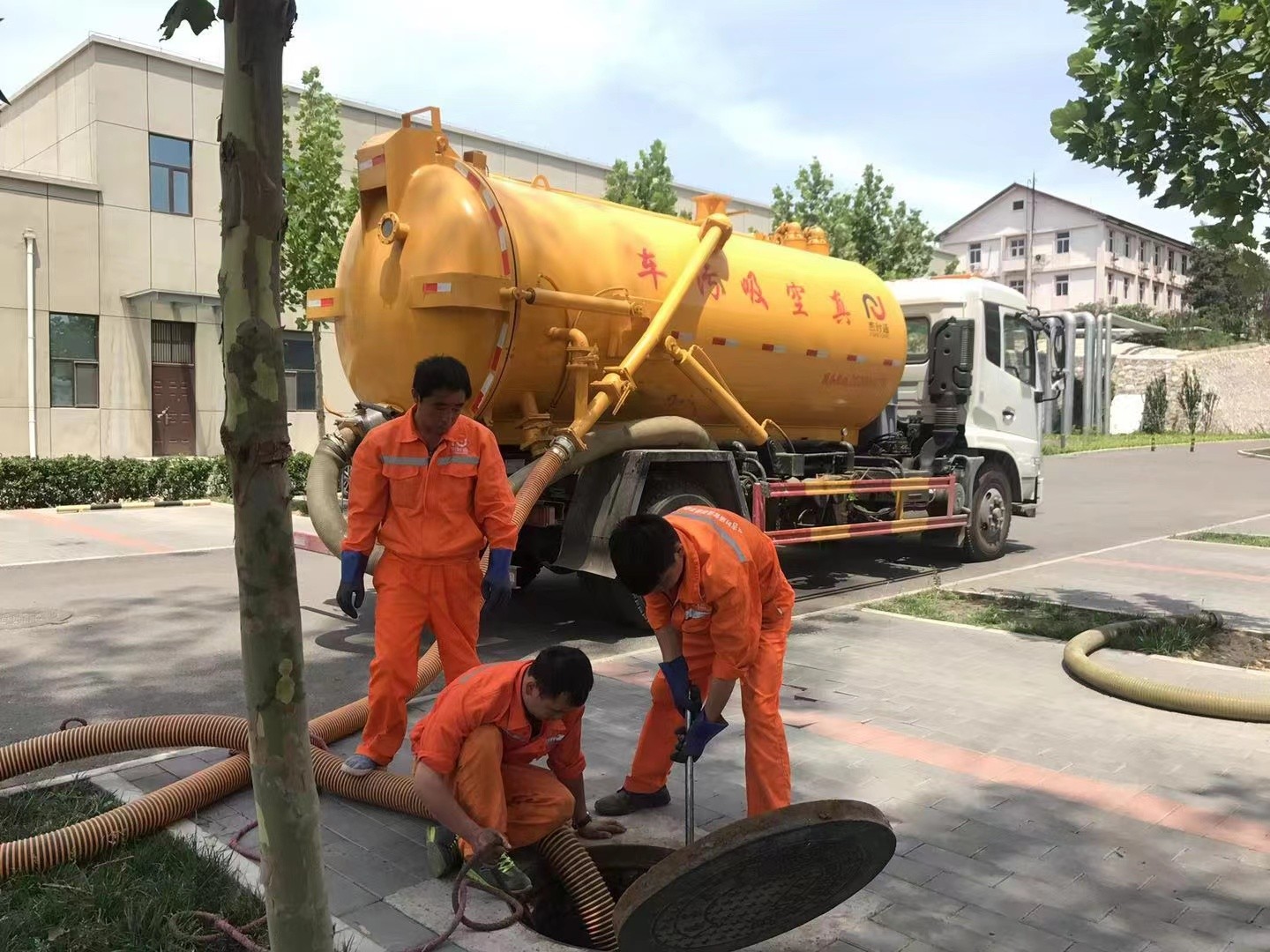 吉木萨尔化粪池清理与5-8吨吸粪车施工效率分析